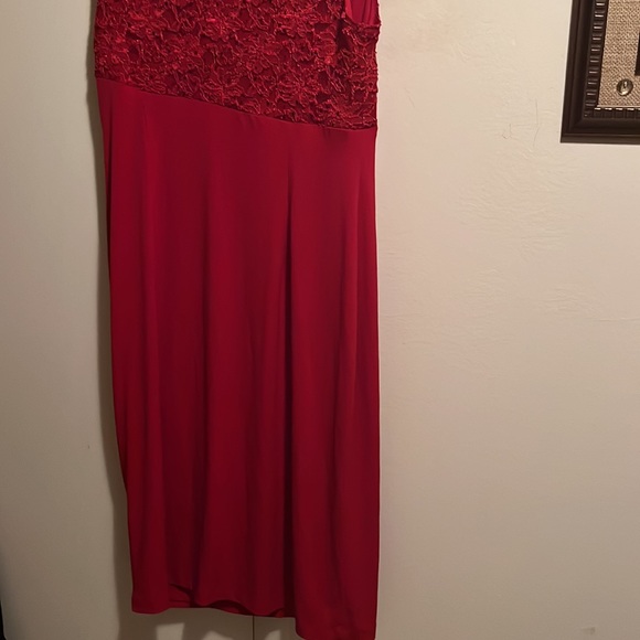 Pretty red fancy dress. Perfect for the holidays. Sparkles with sequins on top. - Picture 3 of 4